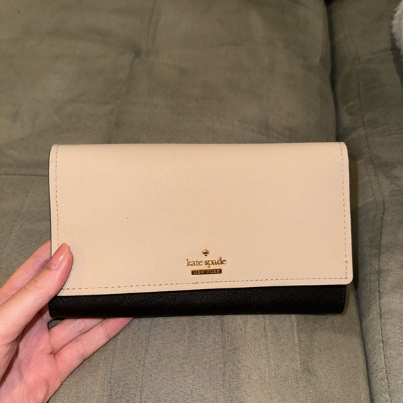 Kate Spade Purse w/ Crossbody Chain - Picture 1 of 4